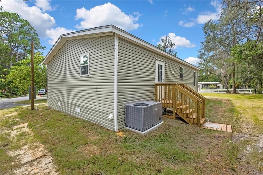 For Sale: $204,900 (3 beds, 2 baths, 1100 Square Feet)