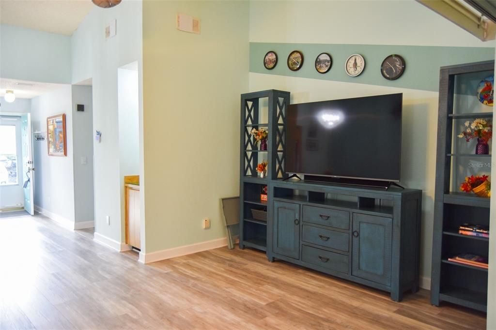 For Sale: $279,000 (2 beds, 2 baths, 1080 Square Feet)