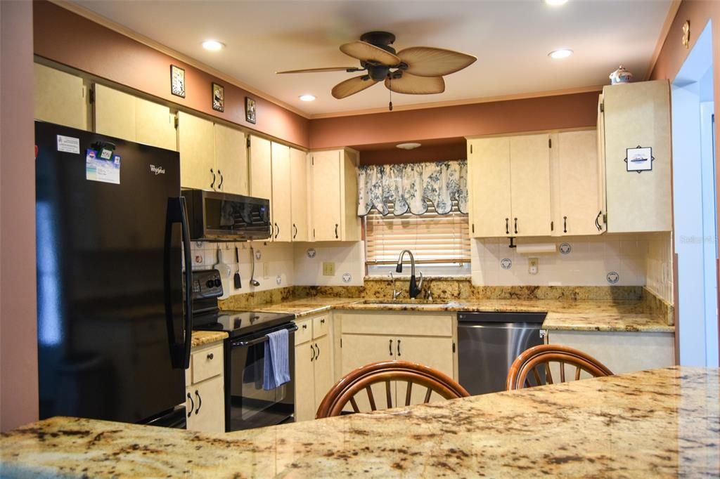 For Sale: $279,000 (2 beds, 2 baths, 1080 Square Feet)