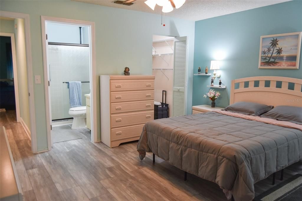For Sale: $279,000 (2 beds, 2 baths, 1080 Square Feet)