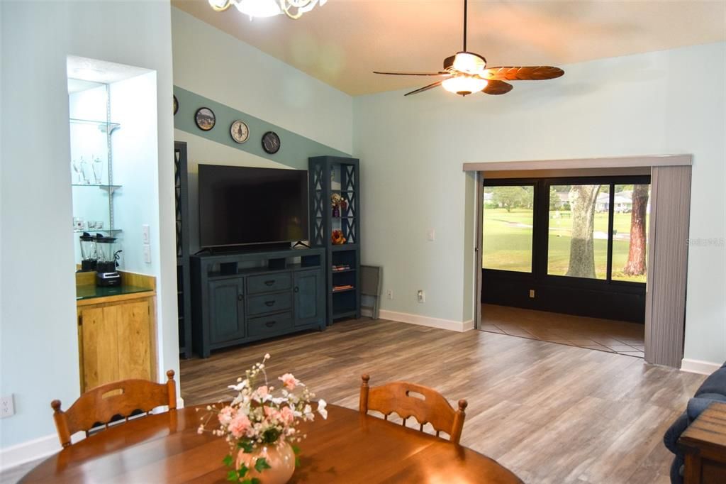 For Sale: $279,000 (2 beds, 2 baths, 1080 Square Feet)