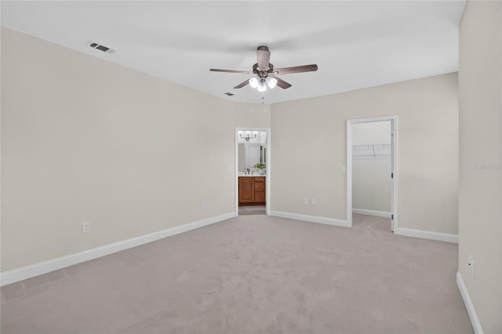 Activo con contrato: $929,000 (4 camas, 3 baños, 4274 Pies cuadrados)