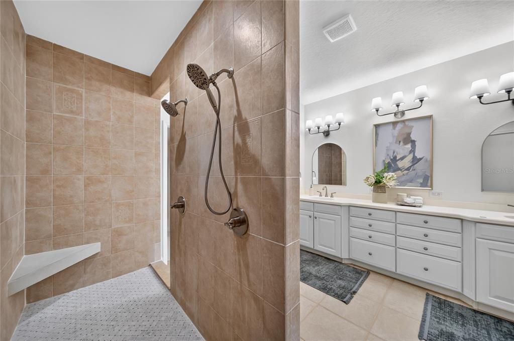 Activo con contrato: $929,000 (4 camas, 3 baños, 4274 Pies cuadrados)