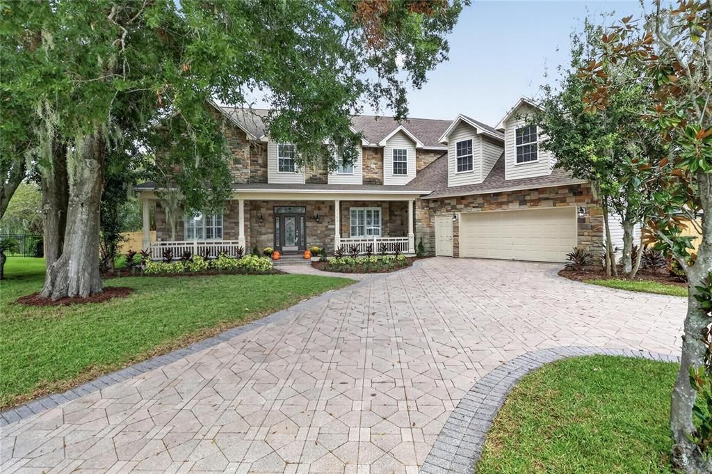 Activo con contrato: $929,000 (4 camas, 3 baños, 4274 Pies cuadrados)