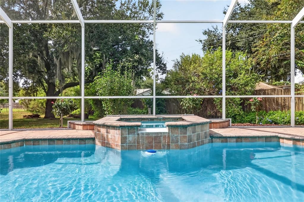 Activo con contrato: $929,000 (4 camas, 3 baños, 4274 Pies cuadrados)