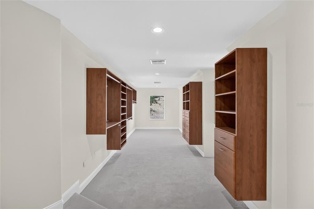 Activo con contrato: $929,000 (4 camas, 3 baños, 4274 Pies cuadrados)