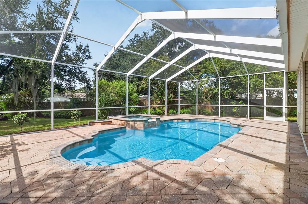 Activo con contrato: $929,000 (4 camas, 3 baños, 4274 Pies cuadrados)