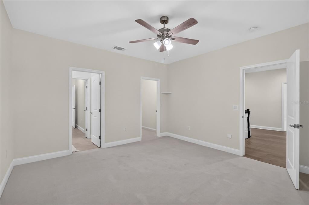 Activo con contrato: $929,000 (4 camas, 3 baños, 4274 Pies cuadrados)