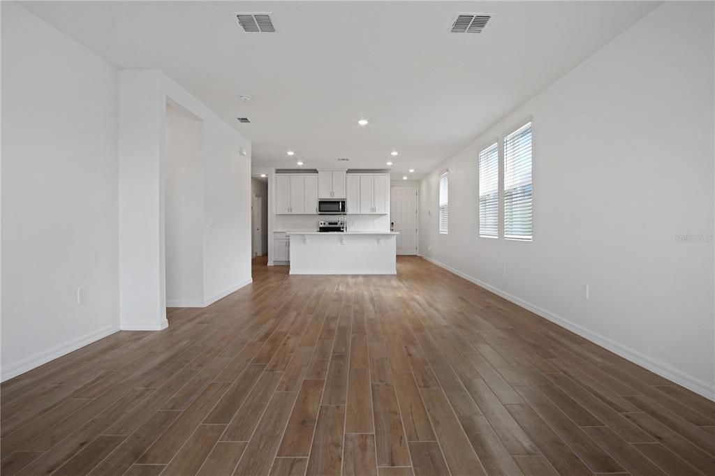 For Rent: $2,100 (4 beds, 2 baths, 1630 Square Feet)