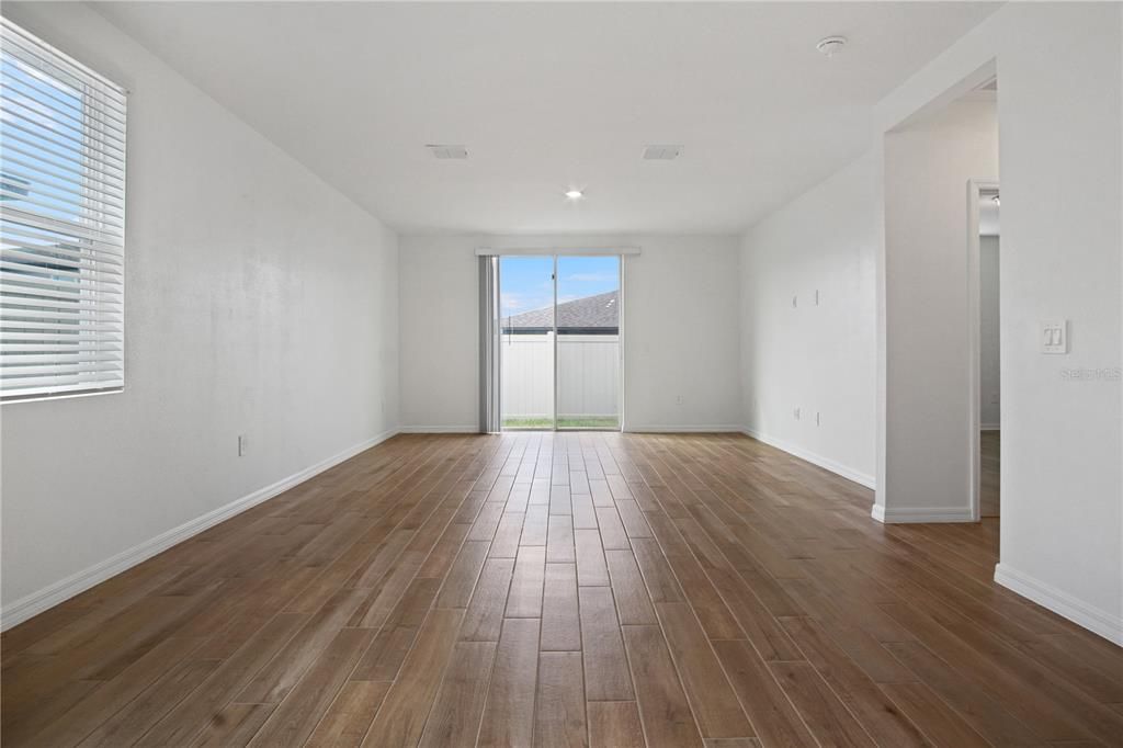 For Rent: $2,100 (4 beds, 2 baths, 1630 Square Feet)
