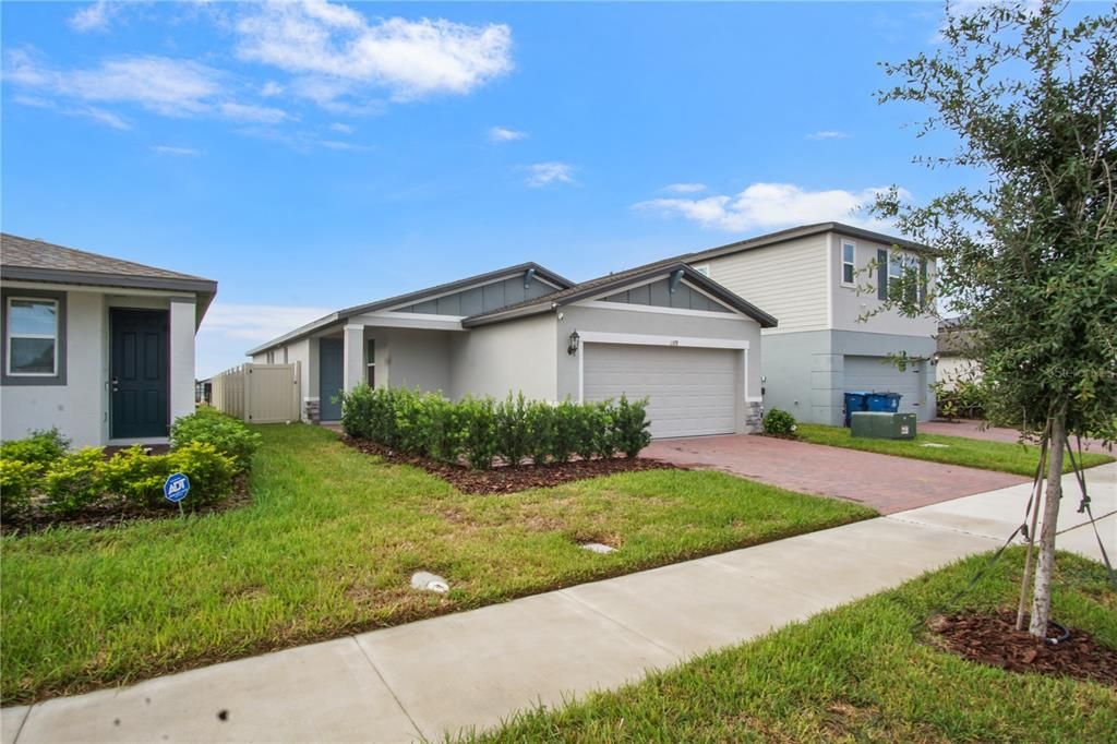 For Rent: $2,100 (4 beds, 2 baths, 1630 Square Feet)