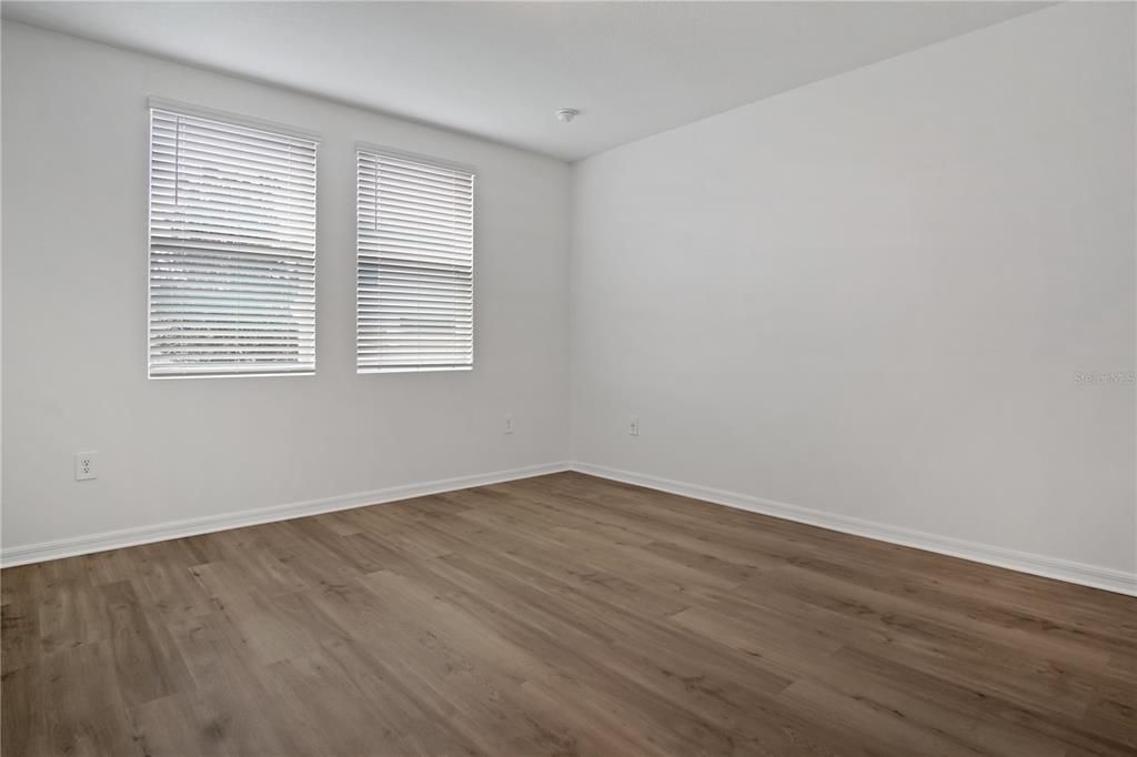 For Rent: $2,100 (4 beds, 2 baths, 1630 Square Feet)