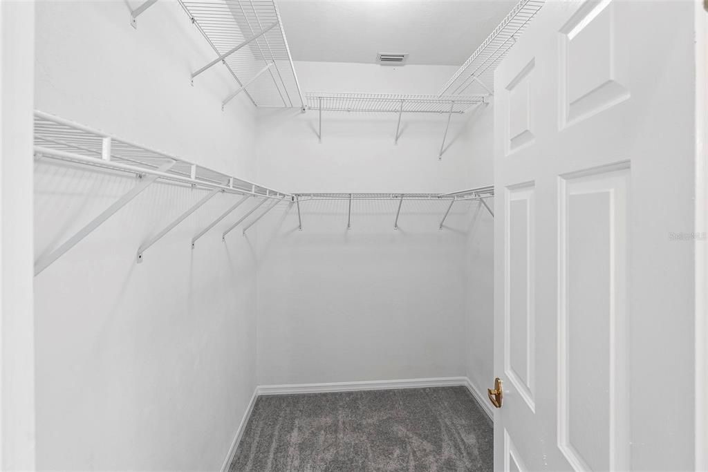 En Renta: $2,400 (4 camas, 2 baños, 2271 Pies cuadrados)