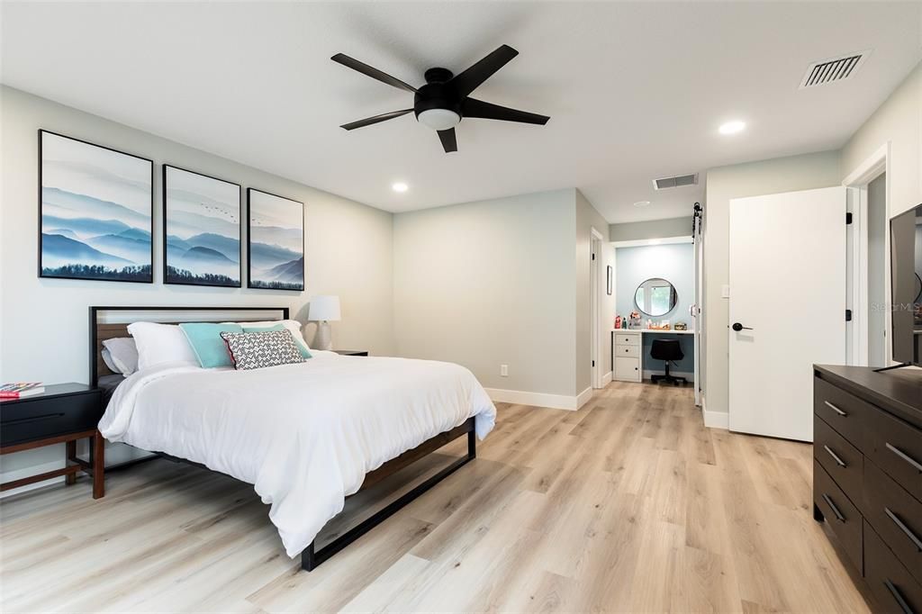 For Sale: $749,900 (4 beds, 2 baths, 2659 Square Feet)