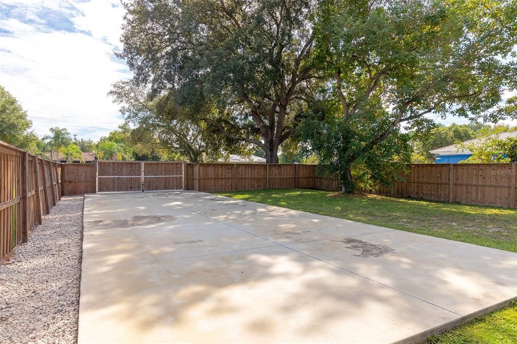 For Sale: $749,900 (4 beds, 2 baths, 2659 Square Feet)