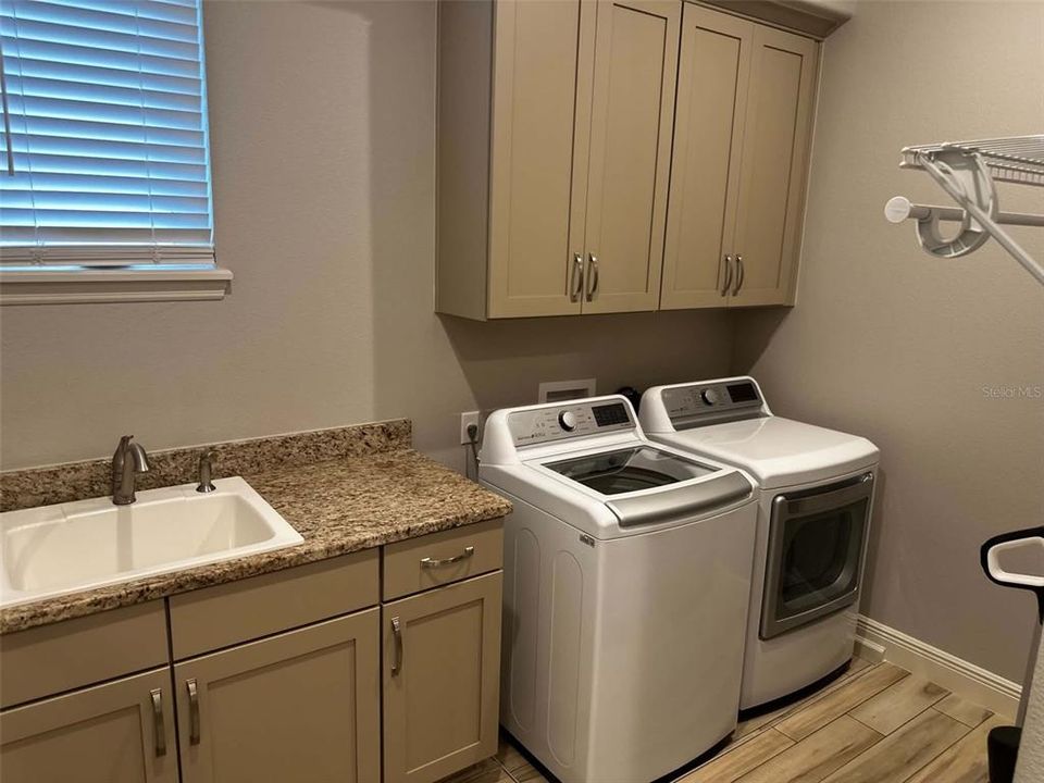 En Venta: $1,099,000 (4 camas, 3 baños, 2915 Pies cuadrados)
