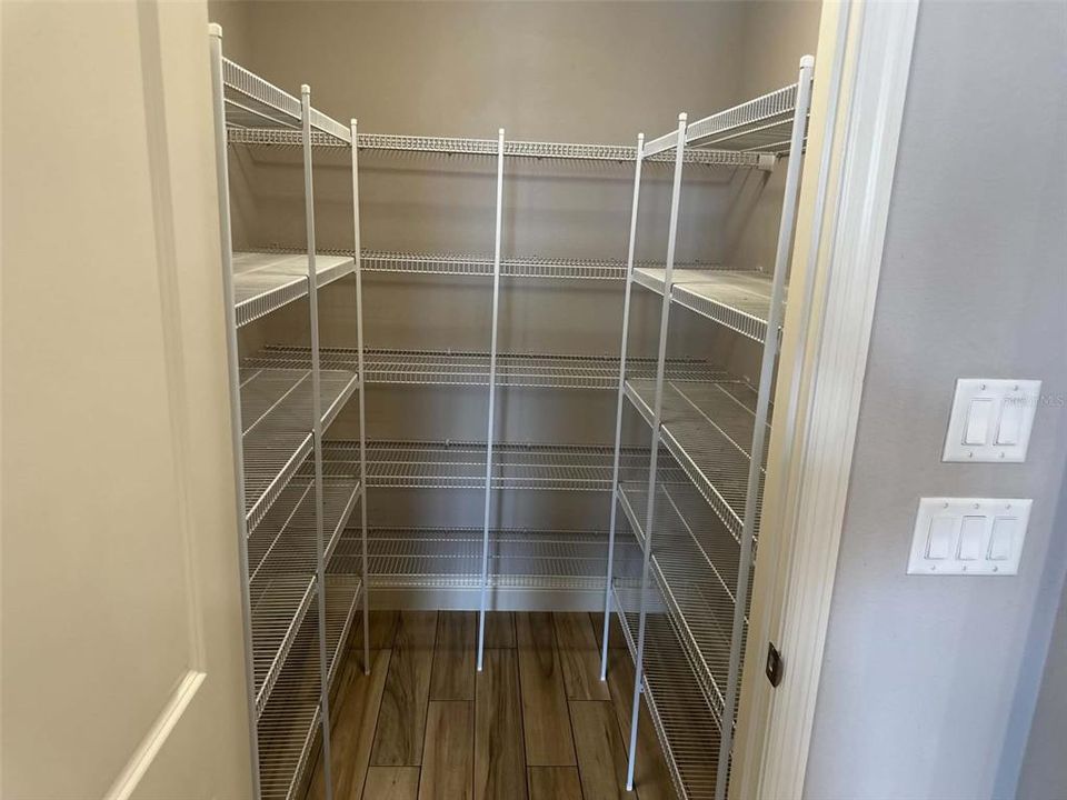 En Venta: $1,099,000 (4 camas, 3 baños, 2915 Pies cuadrados)