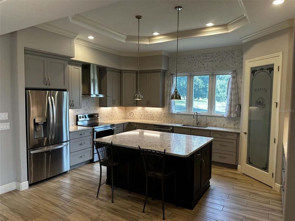 En Venta: $1,099,000 (4 camas, 3 baños, 2915 Pies cuadrados)