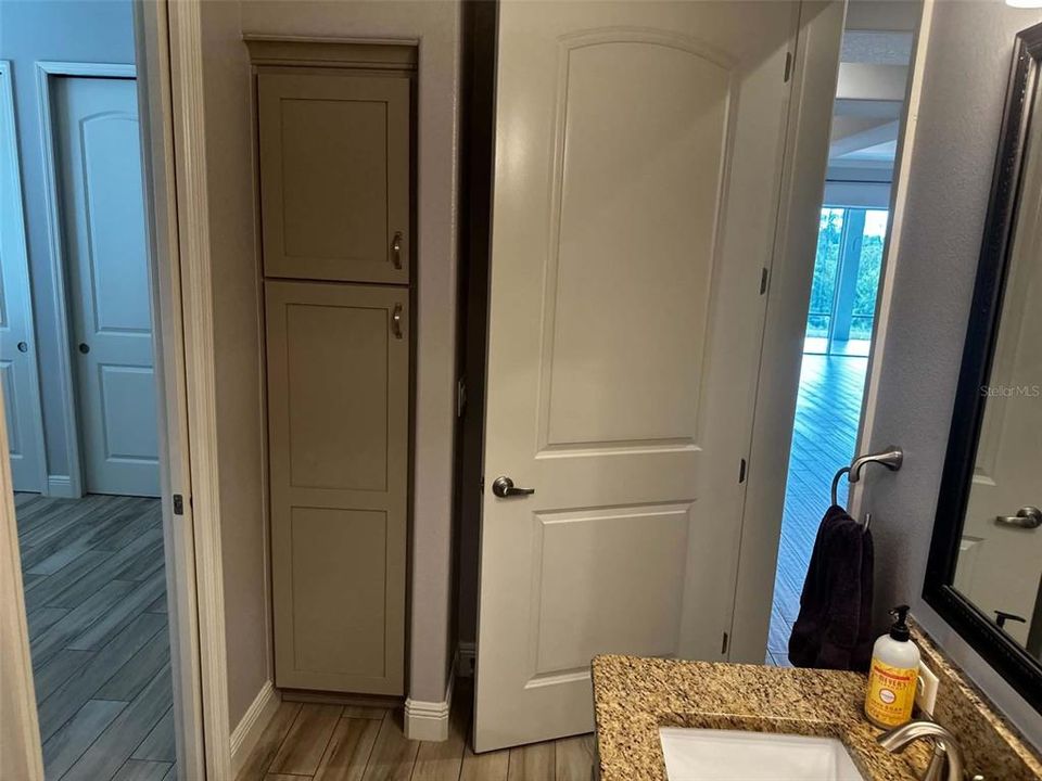 En Venta: $1,099,000 (4 camas, 3 baños, 2915 Pies cuadrados)