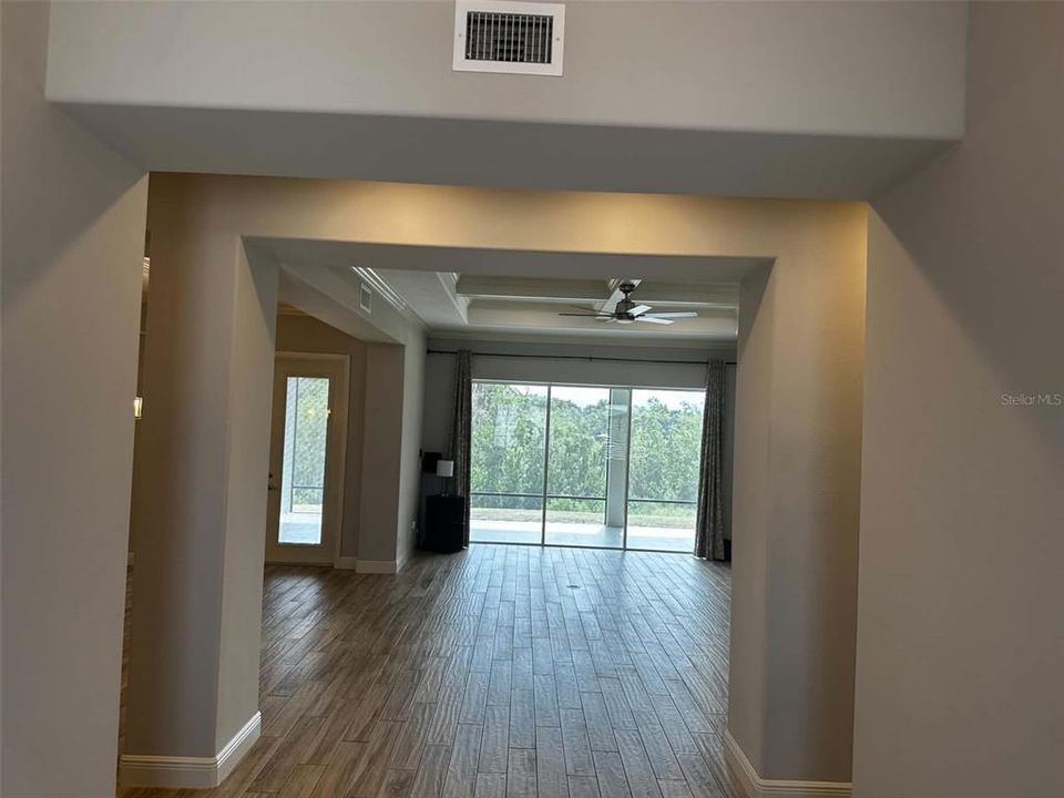 En Venta: $1,099,000 (4 camas, 3 baños, 2915 Pies cuadrados)