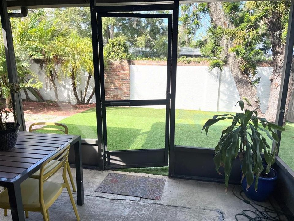 For Sale: $285,000 (2 beds, 1 baths, 1120 Square Feet)