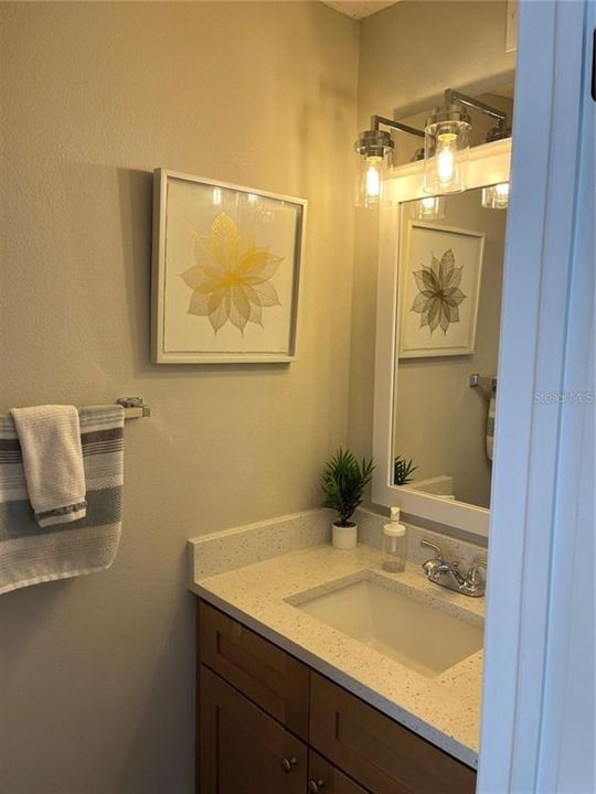 For Sale: $285,000 (2 beds, 1 baths, 1120 Square Feet)