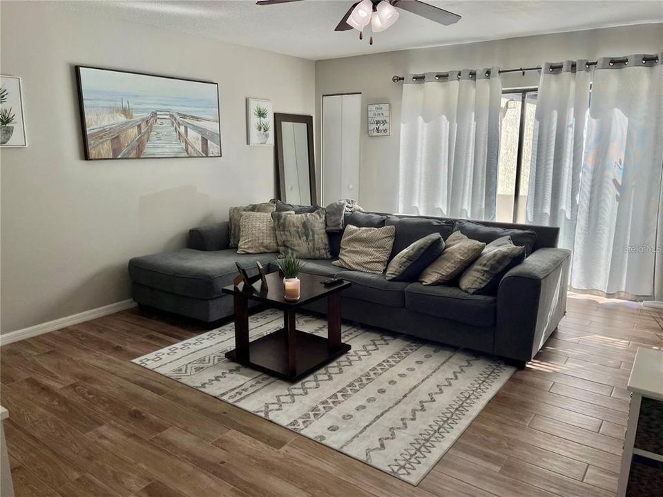 For Sale: $285,000 (2 beds, 1 baths, 1120 Square Feet)