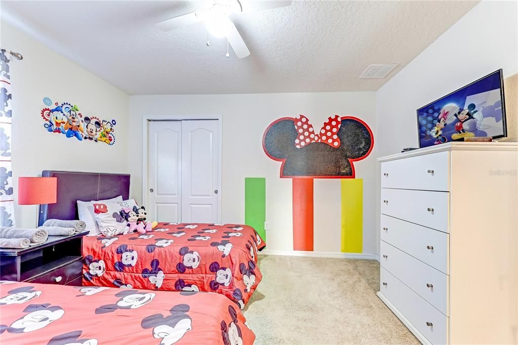 For Sale: $525,000 (6 beds, 4 baths, 3142 Square Feet)