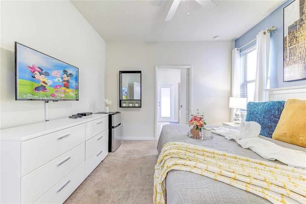 For Sale: $525,000 (6 beds, 4 baths, 3142 Square Feet)