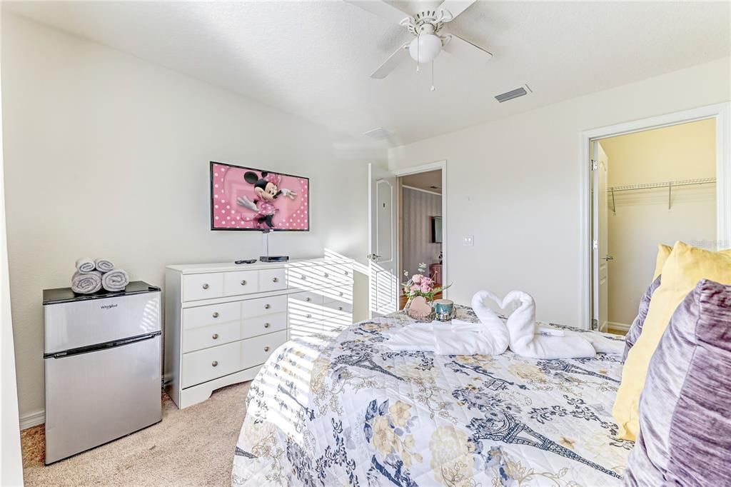 For Sale: $525,000 (6 beds, 4 baths, 3142 Square Feet)