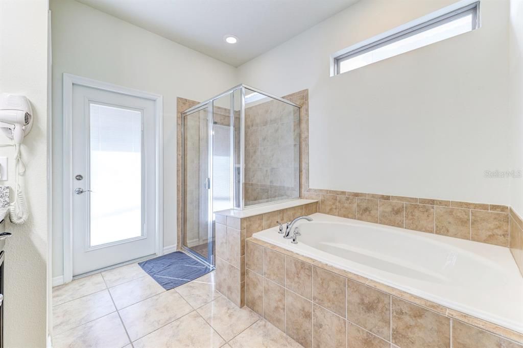 For Sale: $525,000 (6 beds, 4 baths, 3142 Square Feet)