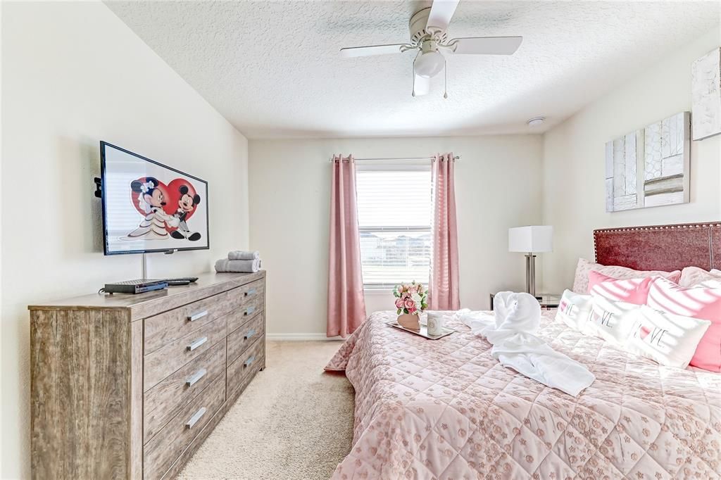 For Sale: $525,000 (6 beds, 4 baths, 3142 Square Feet)