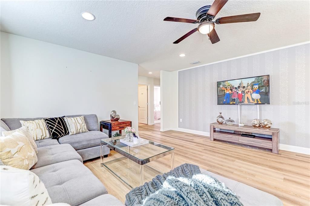 For Sale: $525,000 (6 beds, 4 baths, 3142 Square Feet)
