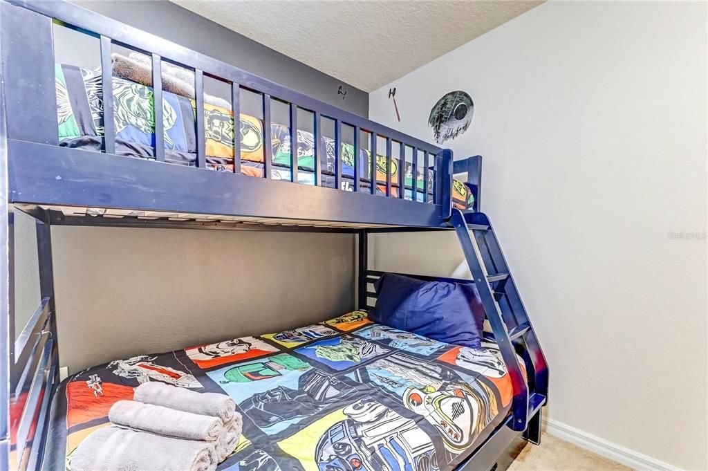 For Sale: $525,000 (6 beds, 4 baths, 3142 Square Feet)