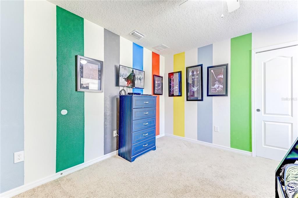 For Sale: $525,000 (6 beds, 4 baths, 3142 Square Feet)
