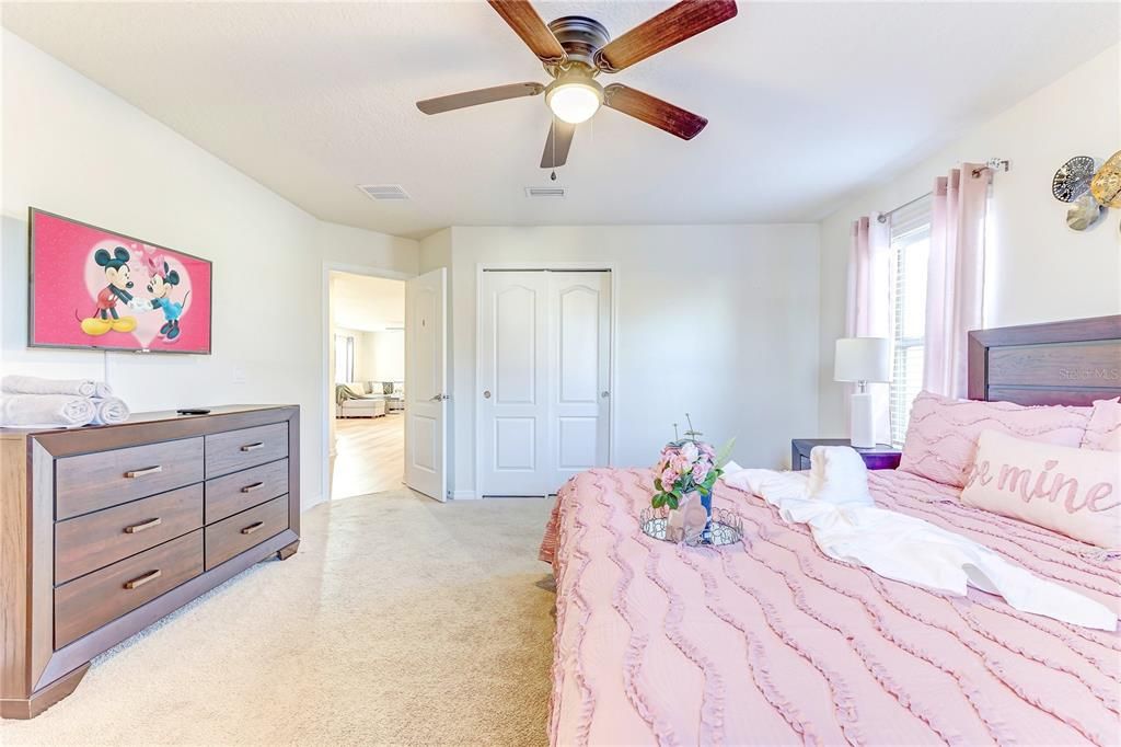 For Sale: $525,000 (6 beds, 4 baths, 3142 Square Feet)