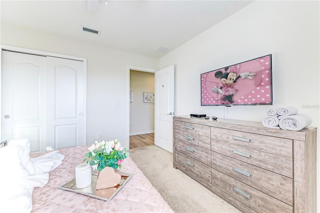For Sale: $525,000 (6 beds, 4 baths, 3142 Square Feet)