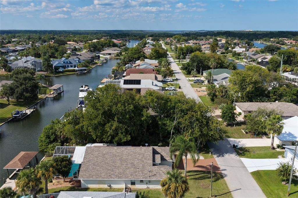 На продажу: $199,000 (0.17 acres)
