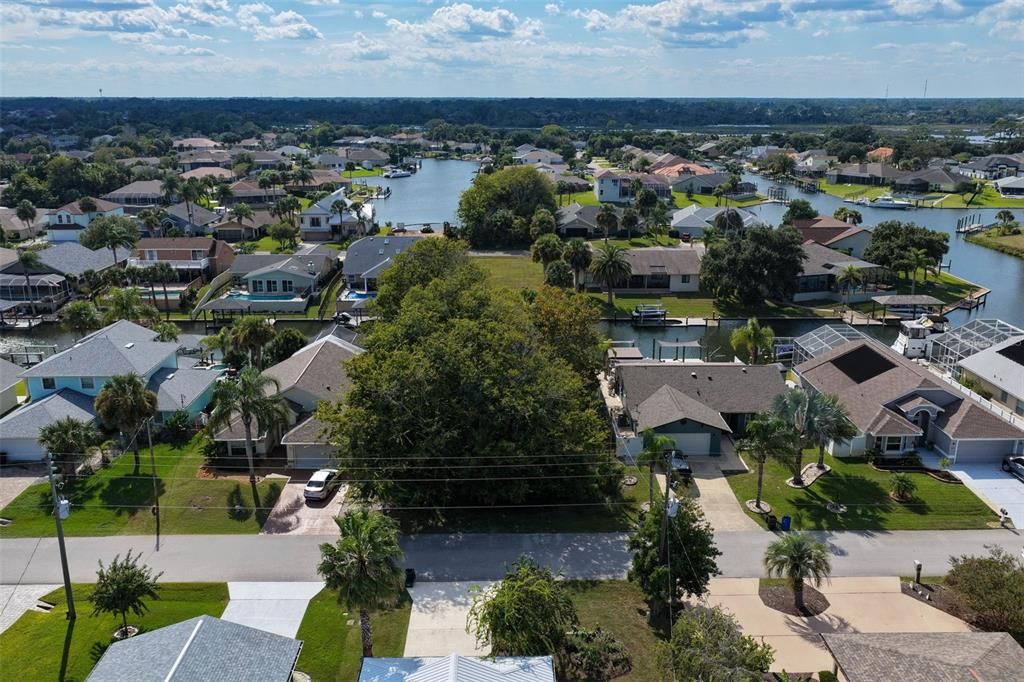 На продажу: $199,000 (0.17 acres)