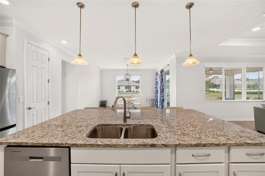 For Sale: $389,500 (2 beds, 2 baths, 2104 Square Feet)