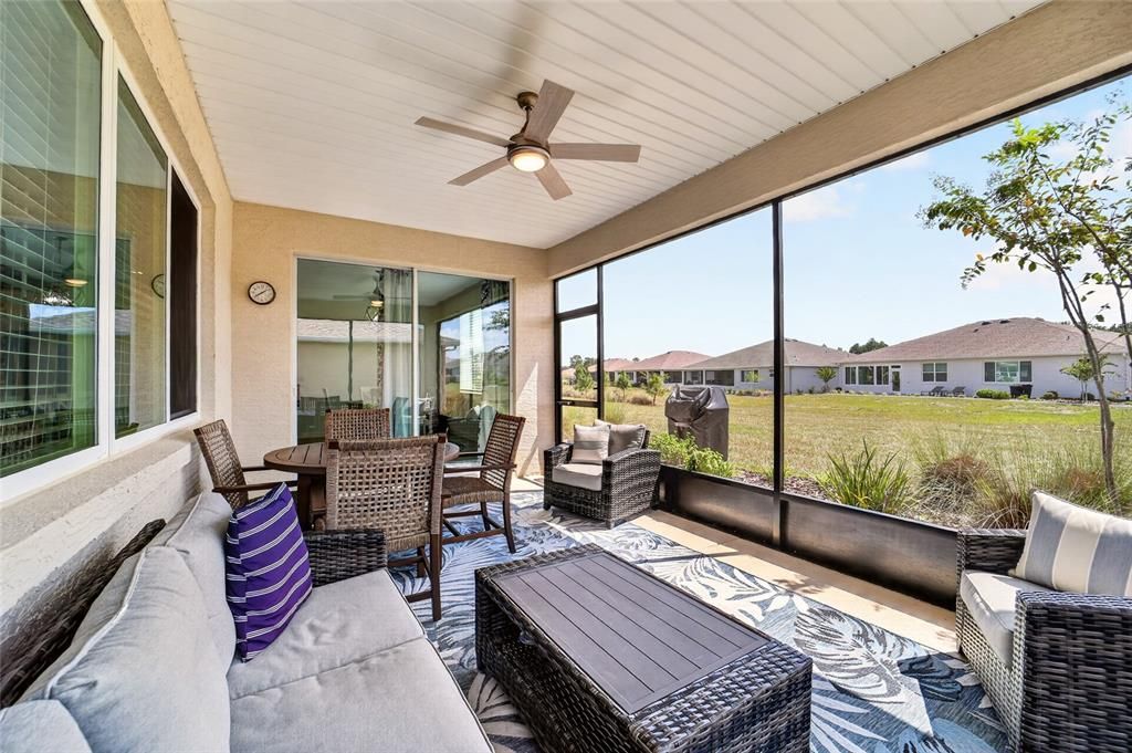 For Sale: $389,500 (2 beds, 2 baths, 2104 Square Feet)
