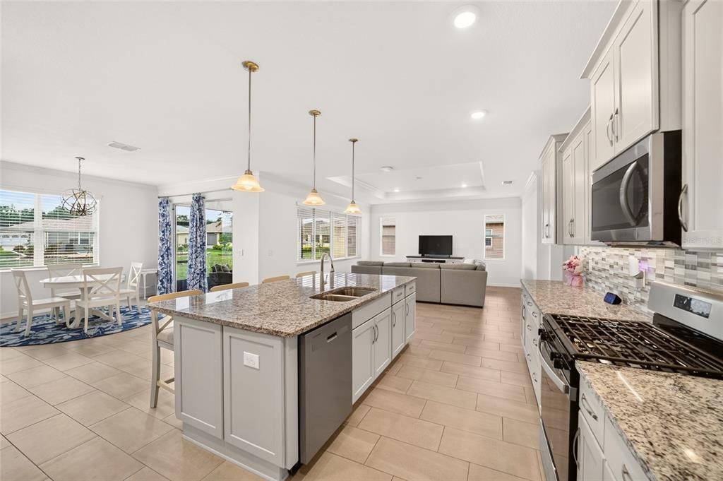 For Sale: $389,500 (2 beds, 2 baths, 2104 Square Feet)