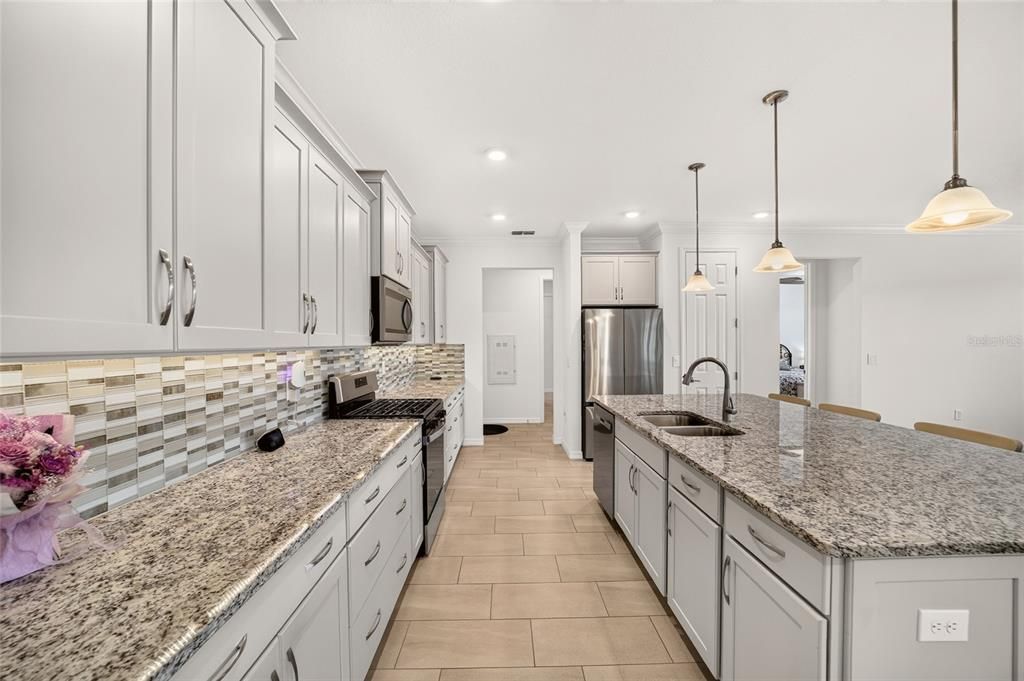 For Sale: $389,500 (2 beds, 2 baths, 2104 Square Feet)