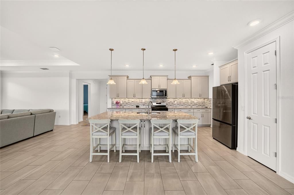 For Sale: $389,500 (2 beds, 2 baths, 2104 Square Feet)