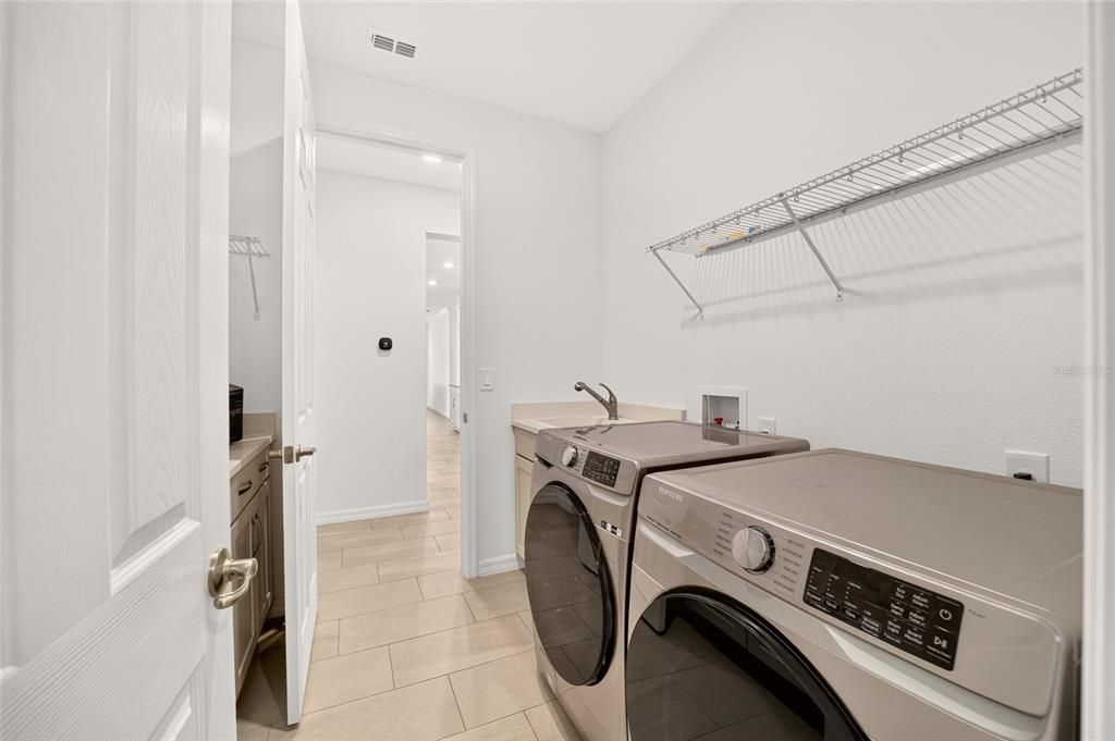 For Sale: $389,500 (2 beds, 2 baths, 2104 Square Feet)