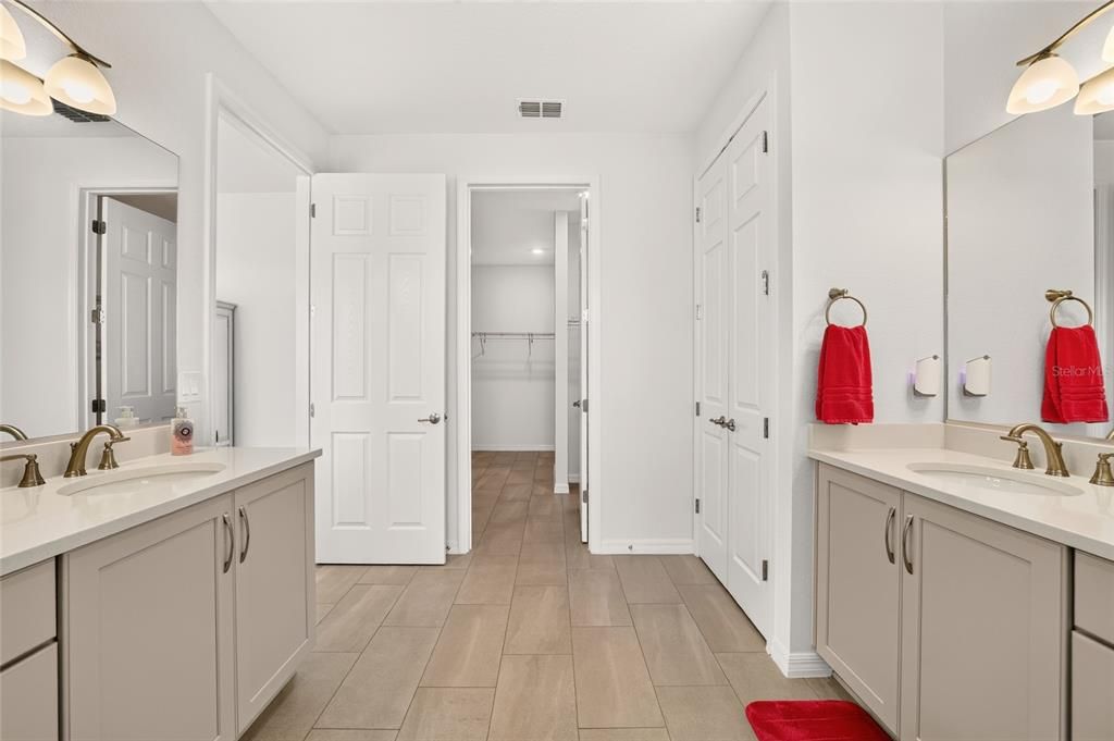 For Sale: $389,500 (2 beds, 2 baths, 2104 Square Feet)