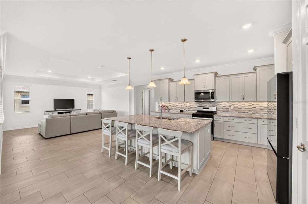 For Sale: $389,500 (2 beds, 2 baths, 2104 Square Feet)