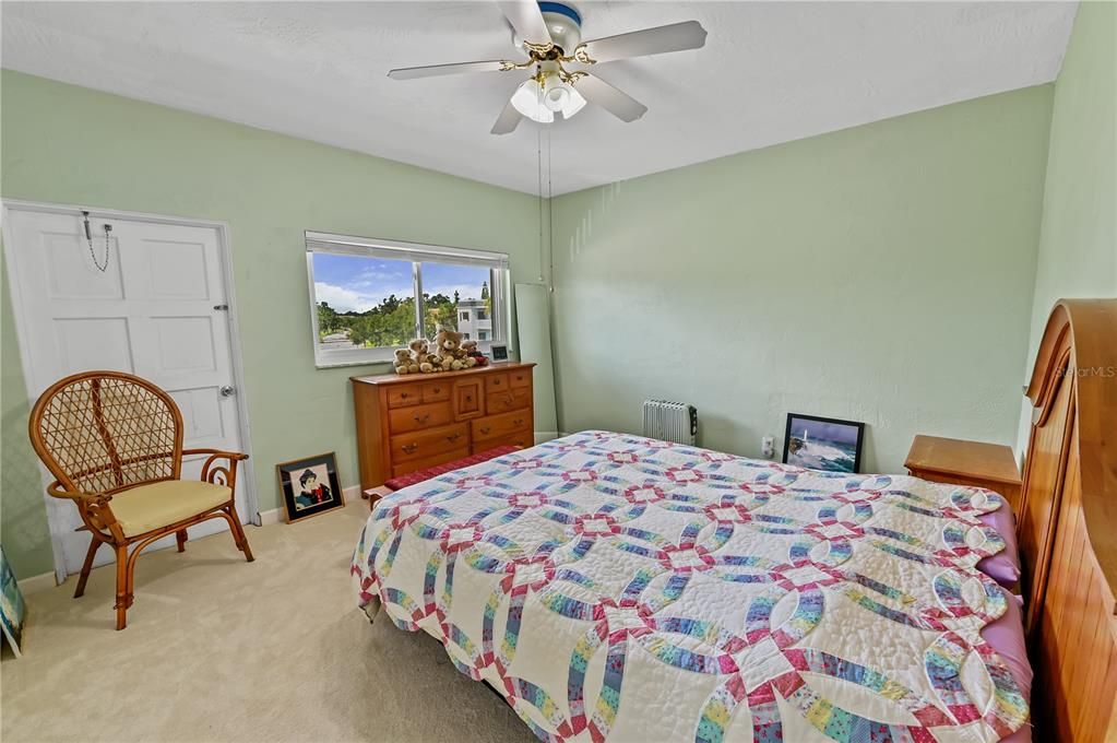 For Sale: $200,000 (2 beds, 2 baths, 1400 Square Feet)
