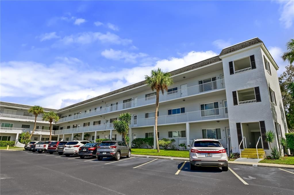 For Sale: $200,000 (2 beds, 2 baths, 1400 Square Feet)