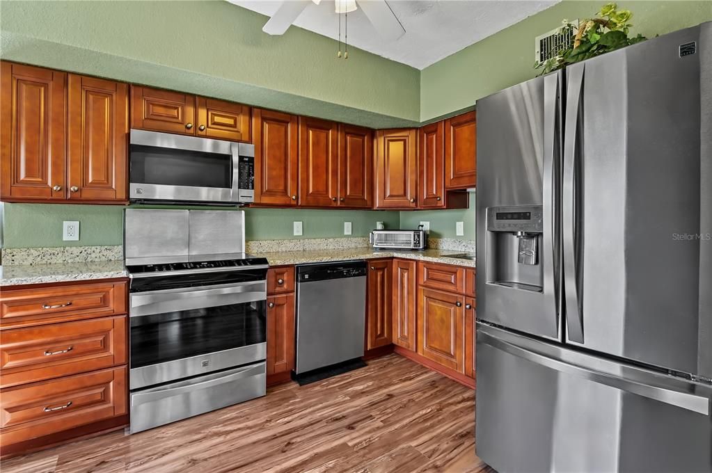 For Sale: $200,000 (2 beds, 2 baths, 1400 Square Feet)